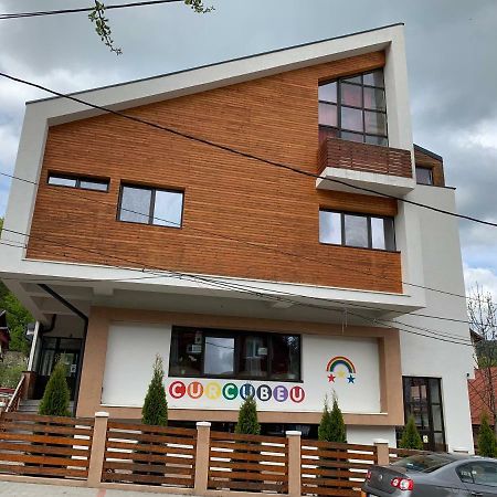 Vila Curcubeu Hotel บุชเตนี ภายนอก รูปภาพ
