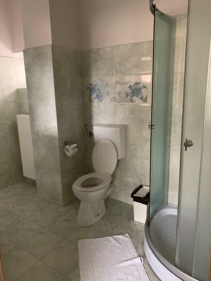 Vila Curcubeu Hotel บุชเตนี ภายนอก รูปภาพ