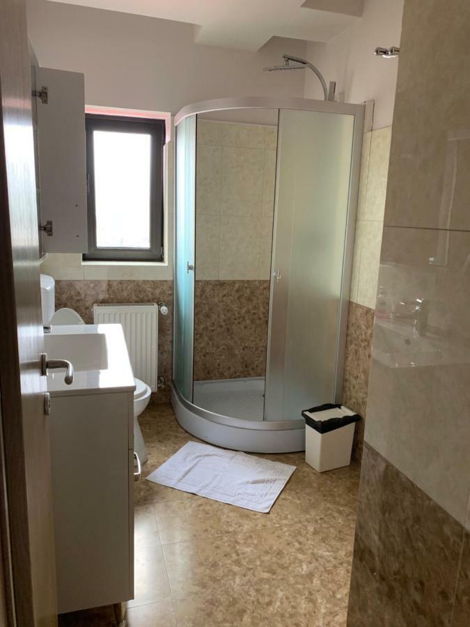 Vila Curcubeu Hotel บุชเตนี ภายนอก รูปภาพ