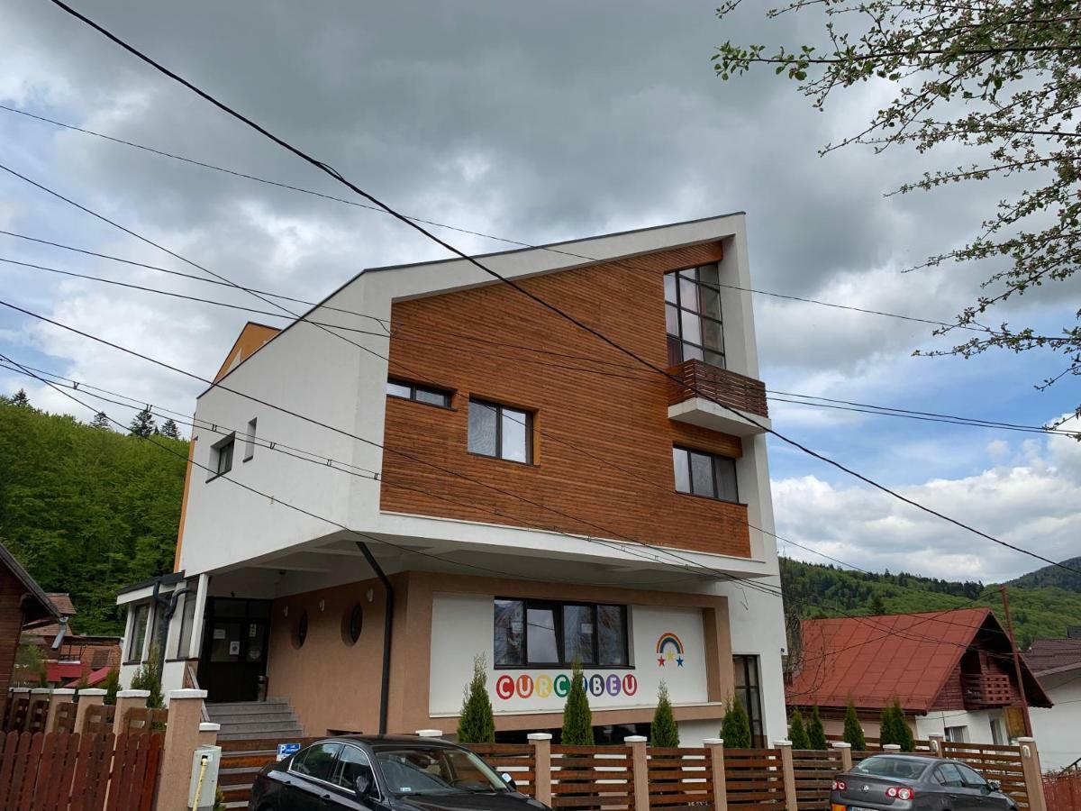 Vila Curcubeu Hotel บุชเตนี ภายนอก รูปภาพ