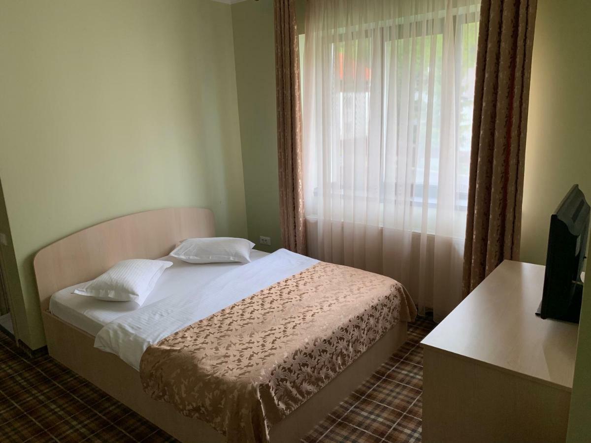 Vila Curcubeu Hotel บุชเตนี ภายนอก รูปภาพ