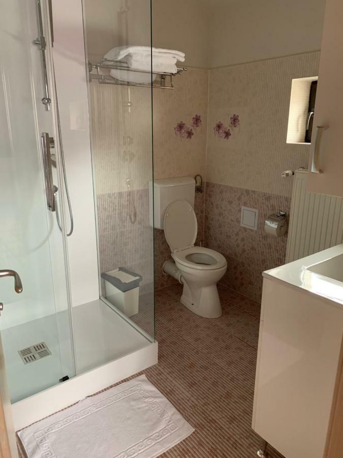 Vila Curcubeu Hotel บุชเตนี ภายนอก รูปภาพ
