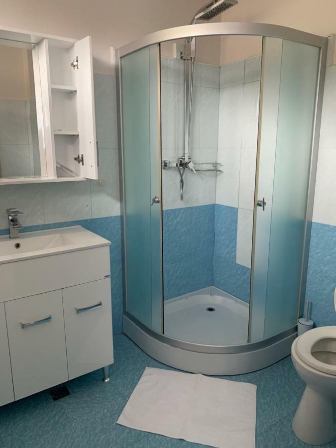Vila Curcubeu Hotel บุชเตนี ภายนอก รูปภาพ